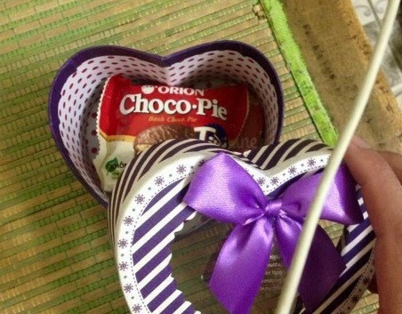 Cũng được làm từ chocolate nên bánh Choco - Pie cũng được tính là quà Valentine.