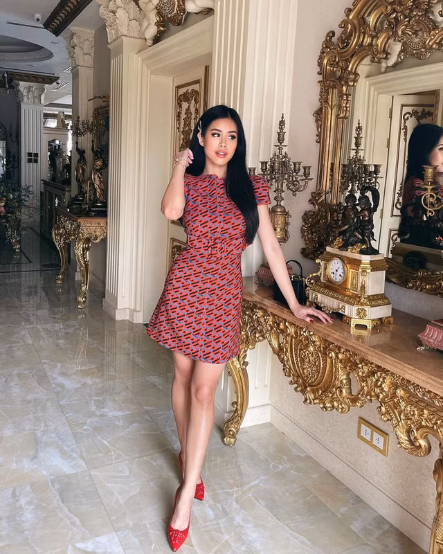 Tiên Nguyễn không ít lần khoe đường cong khó lòng rời mắt với vòng 1 và 3 đầy đặn, vòng 2 phẳng lì.