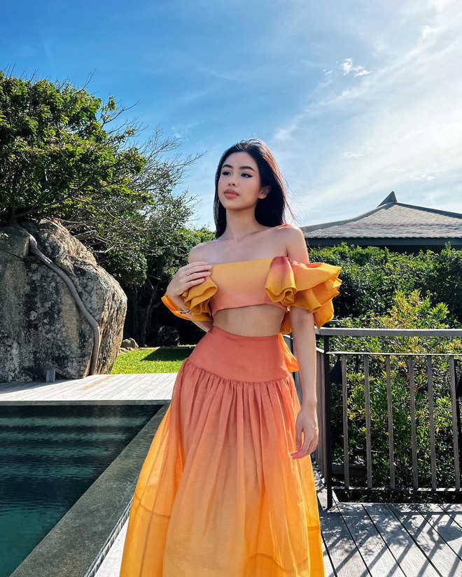 Dù là đi chơi hay chỉ check-in tại nhà, nữ rich kid cũng xuất hiện chỉn chu và "chanh sả" hết nấc.