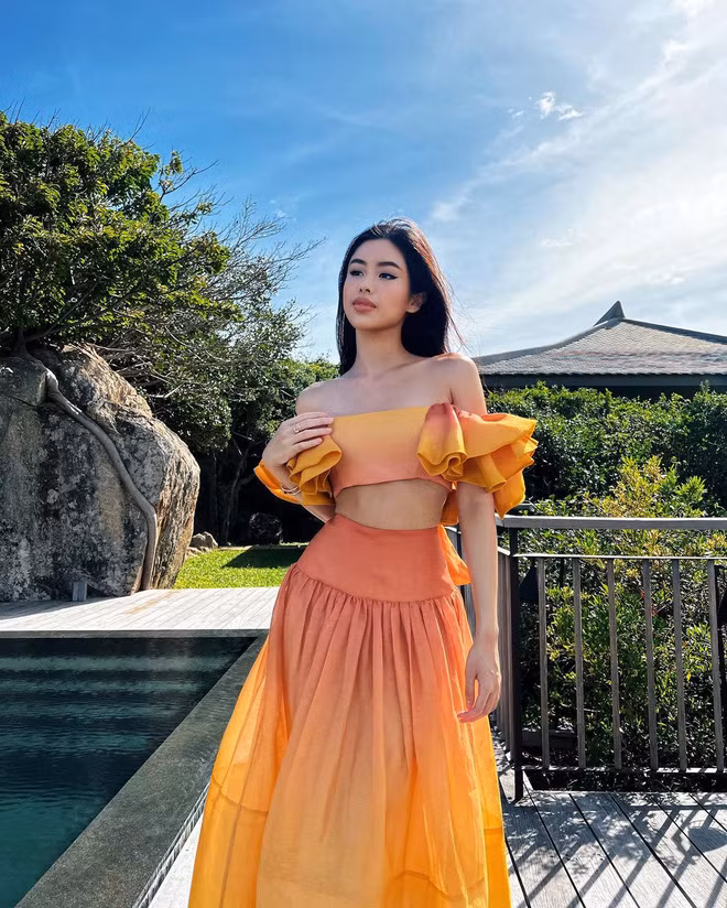 Dù là đi chơi hay chỉ check-in tại nhà, nữ rich kid cũng xuất hiện chỉn chu và "chanh sả" hết nấc.