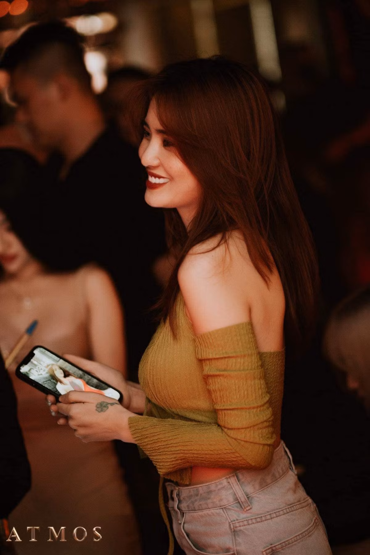 Ngoài có tổ ấm riêng, cô còn sở hữu một shop thời trang riêng nên kinh tế đang dần ổn định.