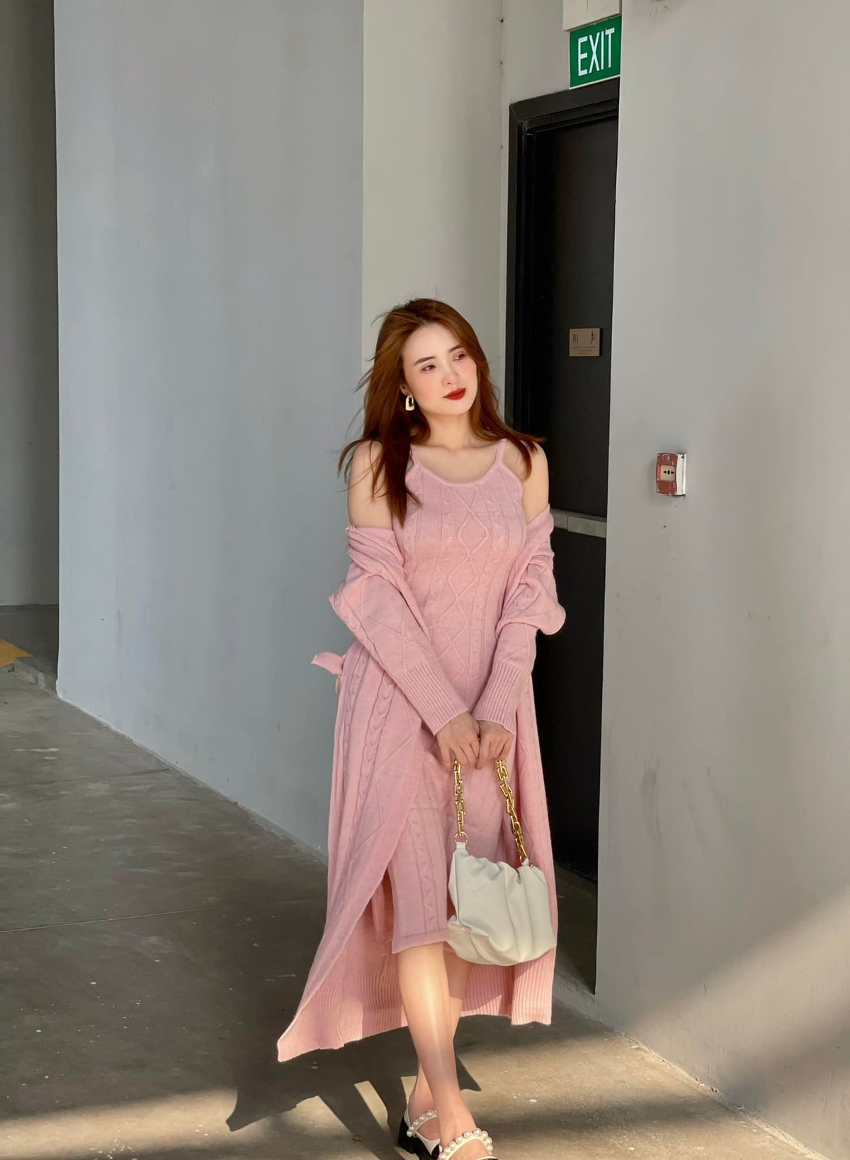 Ở tuổi 33, Lê Khánh Chi làm hội chị em xuýt xoa vì vóc dáng thon gọn, ngoại hình trẻ trung.