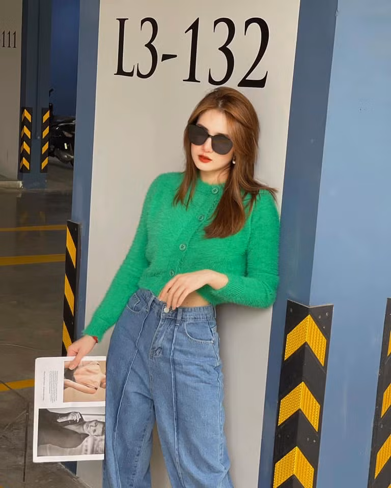 Khánh Chi của hiện tại giờ đã chững chạc, trưởng thành hơn. Trong một số hình ảnh đăng tải gần đây cho thấy, em chồng Thủy Tiên đã về Việt Nam sinh sống.