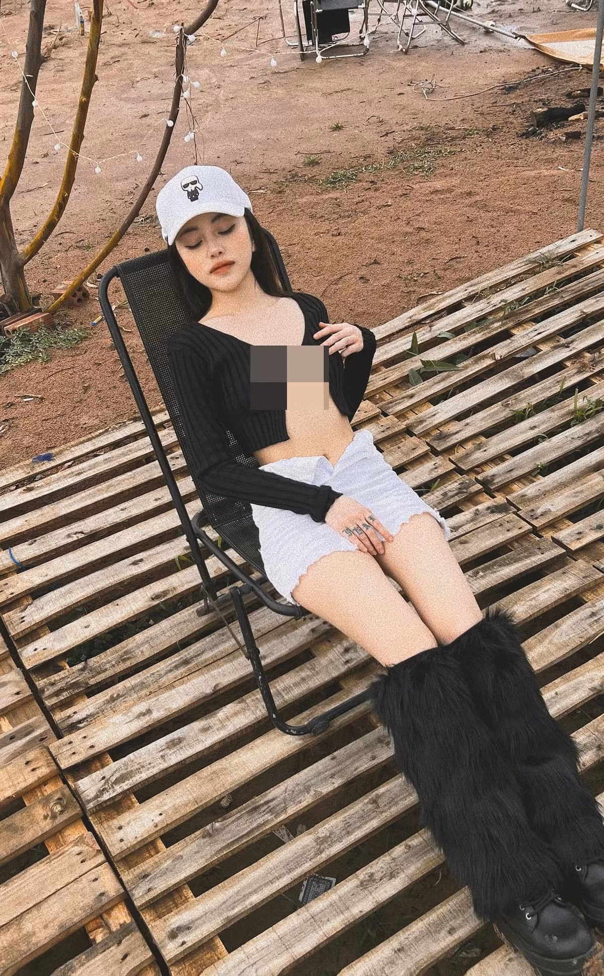 Hậu chia tay, gái xinh làng game quay trở lại với phong cách gợi cảm, táo bạo hơn. Dẫu vậy, những bức hình mới nhất của Lai Lai vẫn khiến không ít fan đỏ mặt "đứng ngồi không yên".