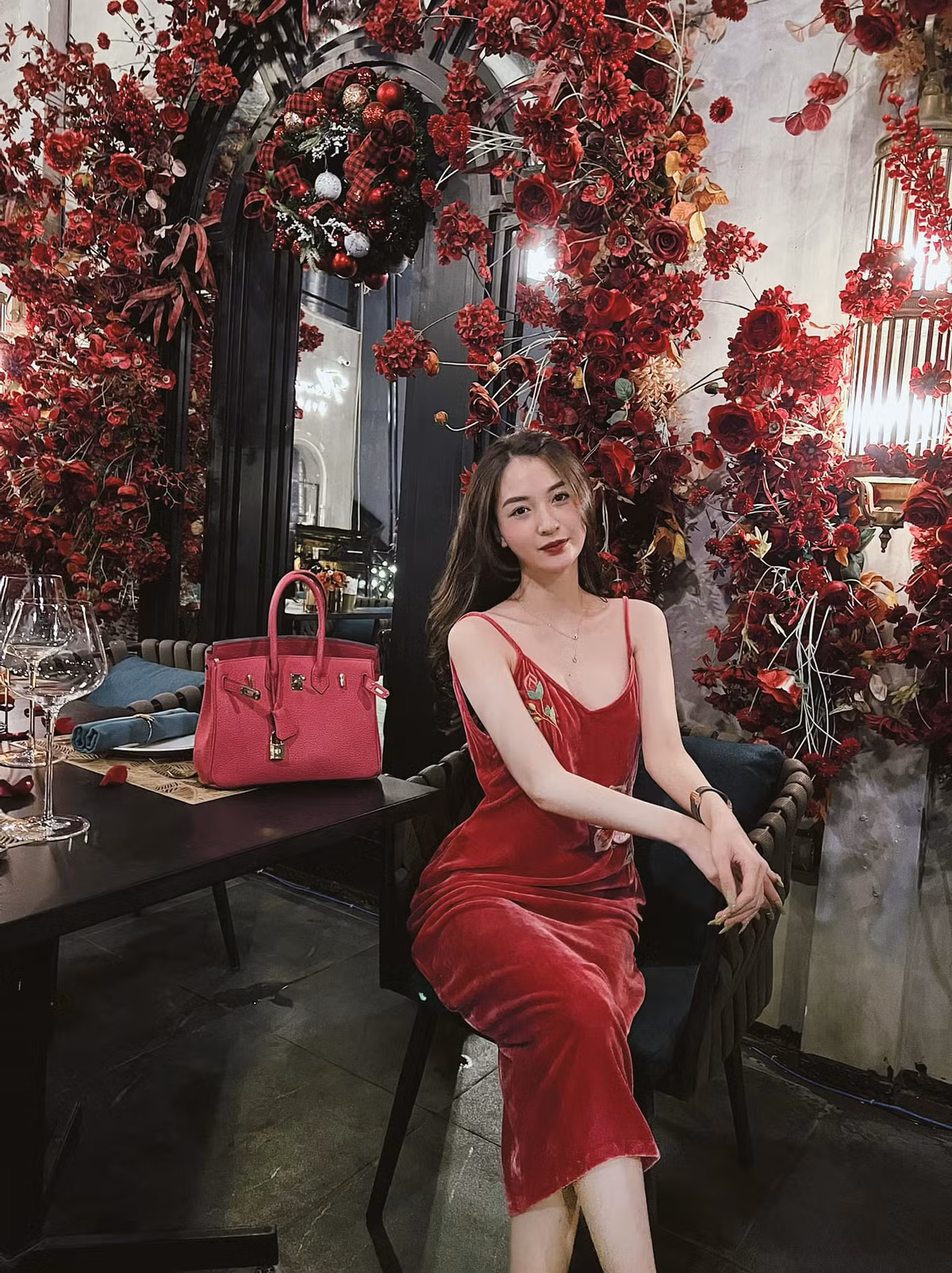 Nữ diễn viên kiêm người mẫu đăng tải những bức hình cho thấy cuộc sống lạc quan, vui vẻ hơn sau scandal vừa qua.