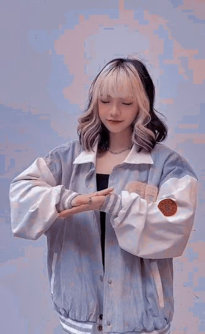 Cô thường góp mặt trong MV của nhiều ngôi sao như Đông Nhi, Chi Pu, Bảo Anh…