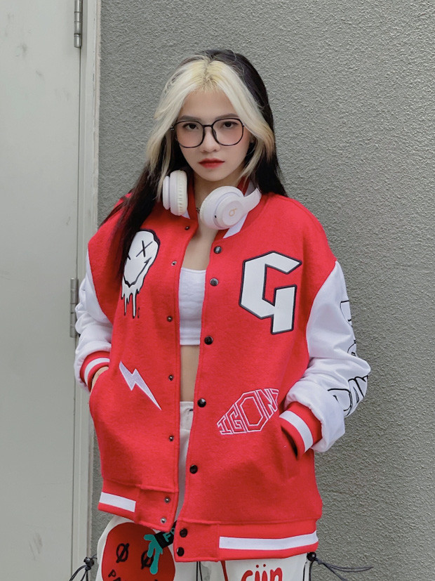 Bên cạnh đó, Thảo Ly còn nổi lên như một hiện tượng mạng xã hội trên hai nền tảng TikTok và DouYin. Những video và thử thách của Thảo Ly không chỉ được cư dân mạng hưởng ứng mà nhiều sao Hoa ngữ cũng thích thú nhảy theo. Ảnh: Tổng hợp