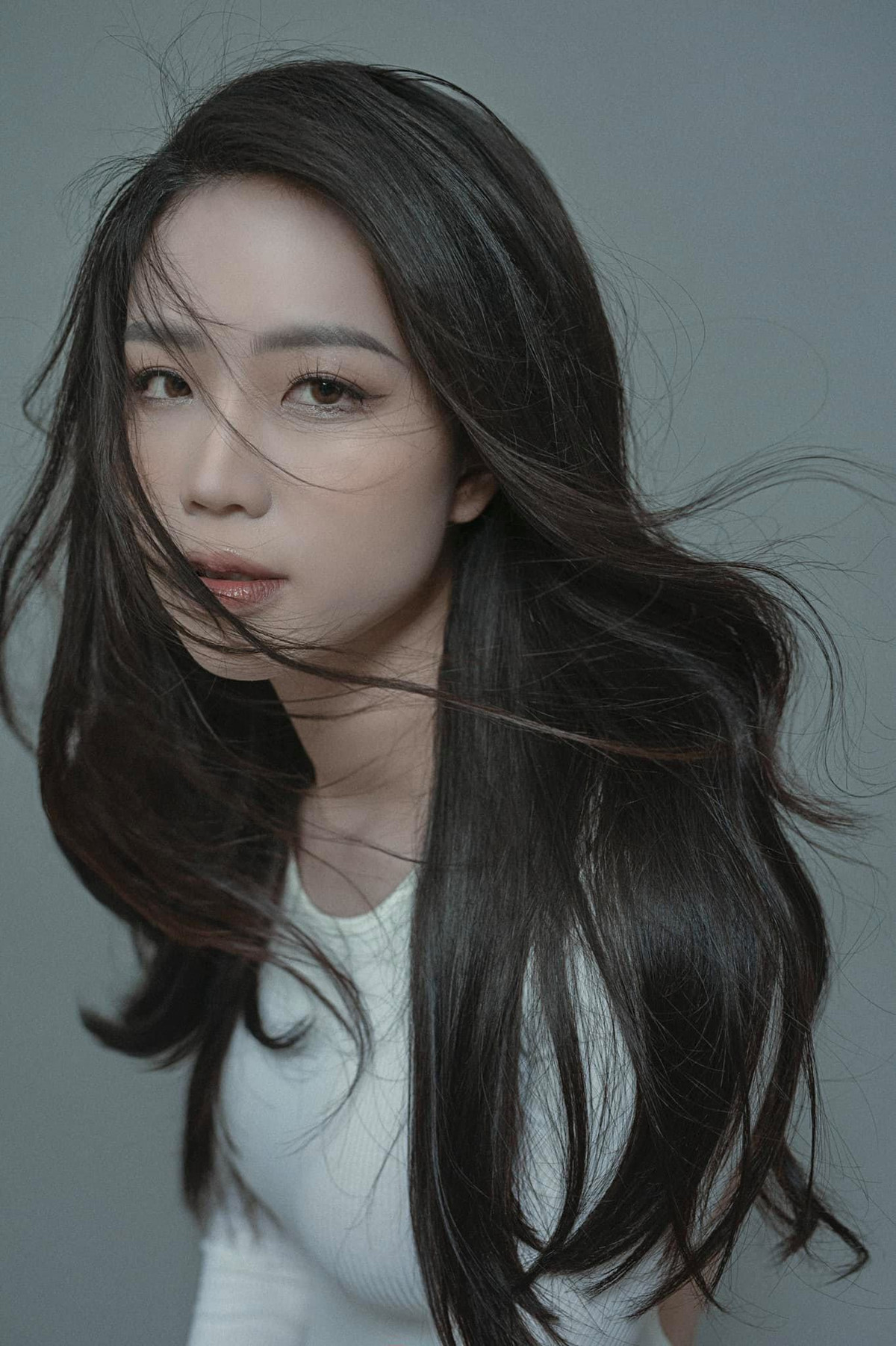 Không xuất thân từ trường đào tạo chuyên ngành báo chí, sau bao nỗ lực, cô gái này trở thành MC của VTV. Ảnh: FBNV