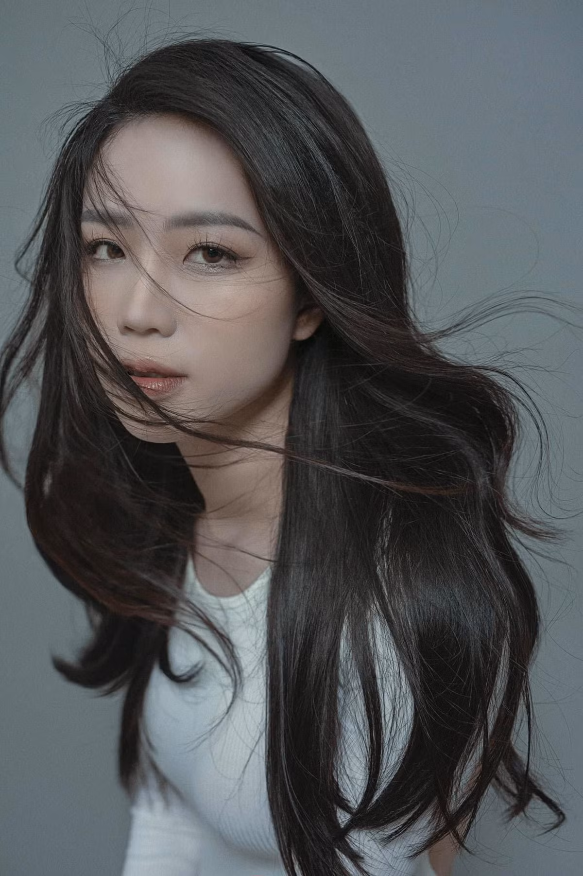 Không xuất thân từ trường đào tạo chuyên ngành báo chí, sau bao nỗ lực, cô gái này trở thành MC của VTV. Ảnh: FBNV