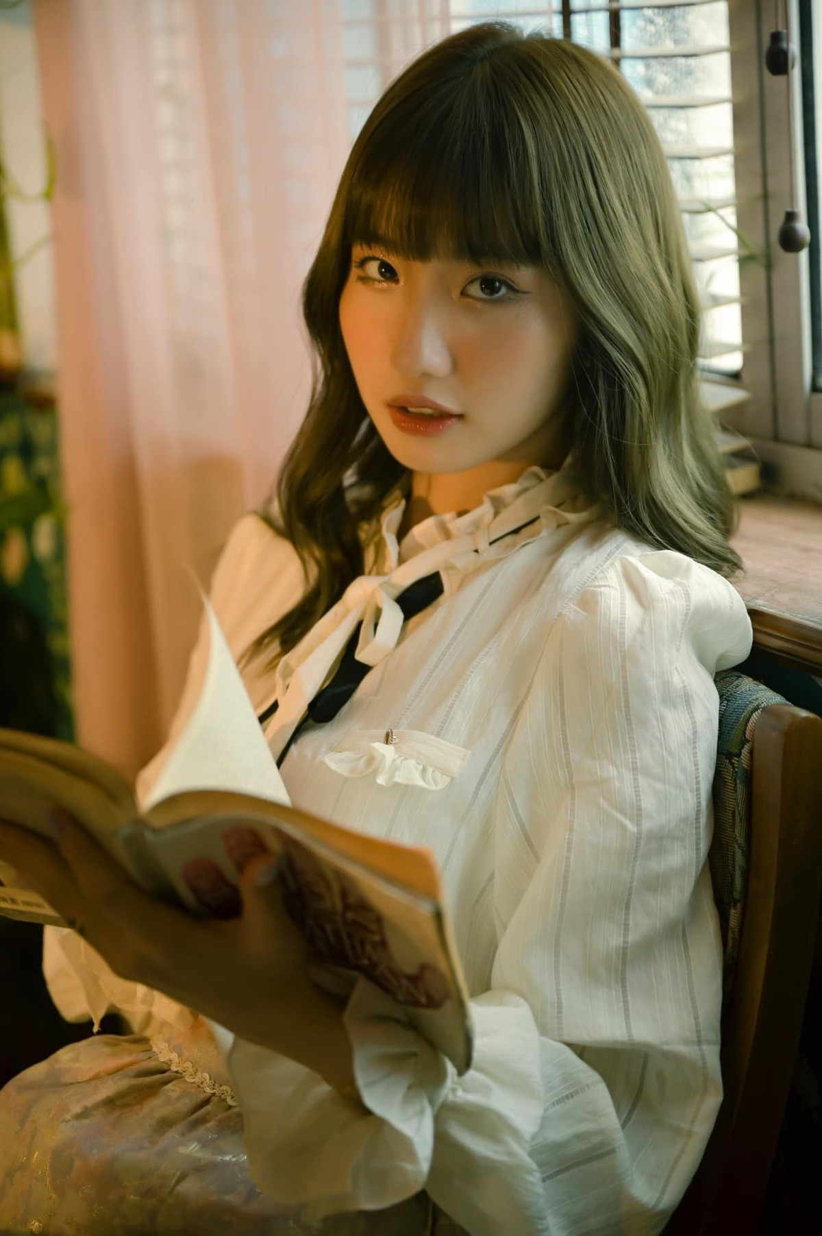 Những hành động và phát ngôn của gái xinh đến từ Quảng Ninh bị netizen soi mói bởi nó không phù hợp với lứa tuổi. Ảnh: Tổng hợp