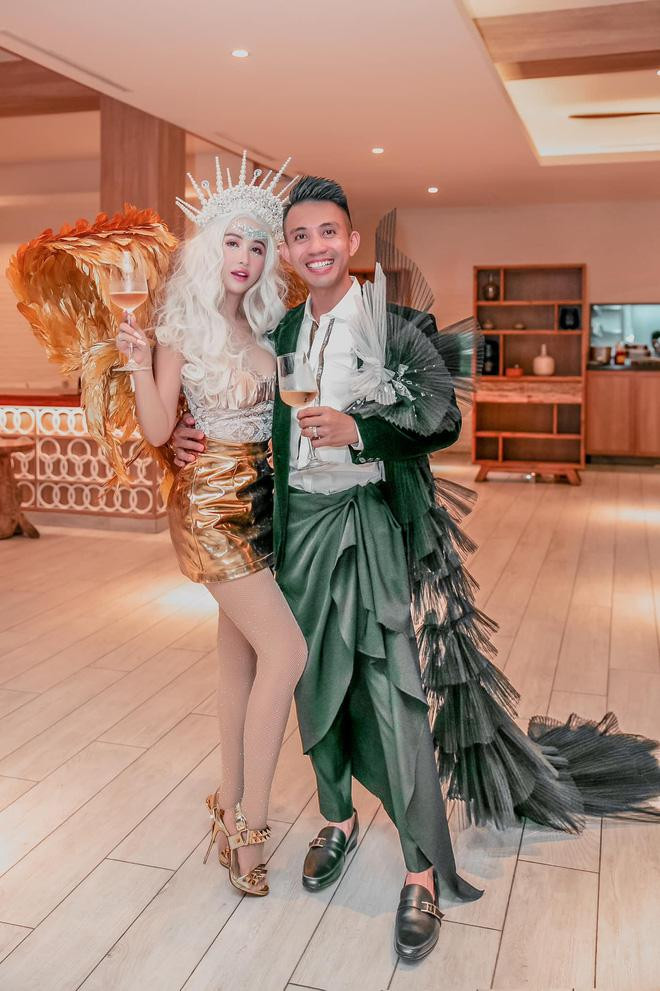 Năm 2021, cư dân mạng xôn xao trước thông tin Minh Nhựa đệ đơn ly hôn vợ cả Phương Thúy. Nhưng đến năm 2021 anh mới chính thức đệ đơn để chấm dứt với bà cả.