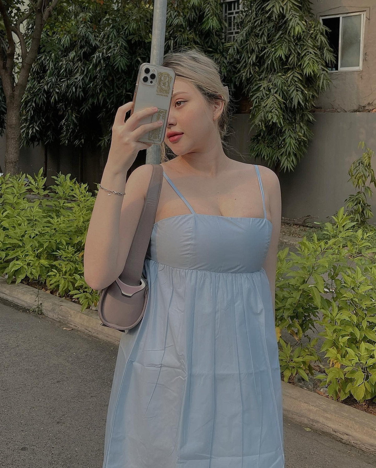 Mỗi lần đăng ảnh trên mạng xã hội là 1 lần Sunna khiến netizen “phát hờn” trước nhan sắc xinh đẹp không phải ai cũng có được.