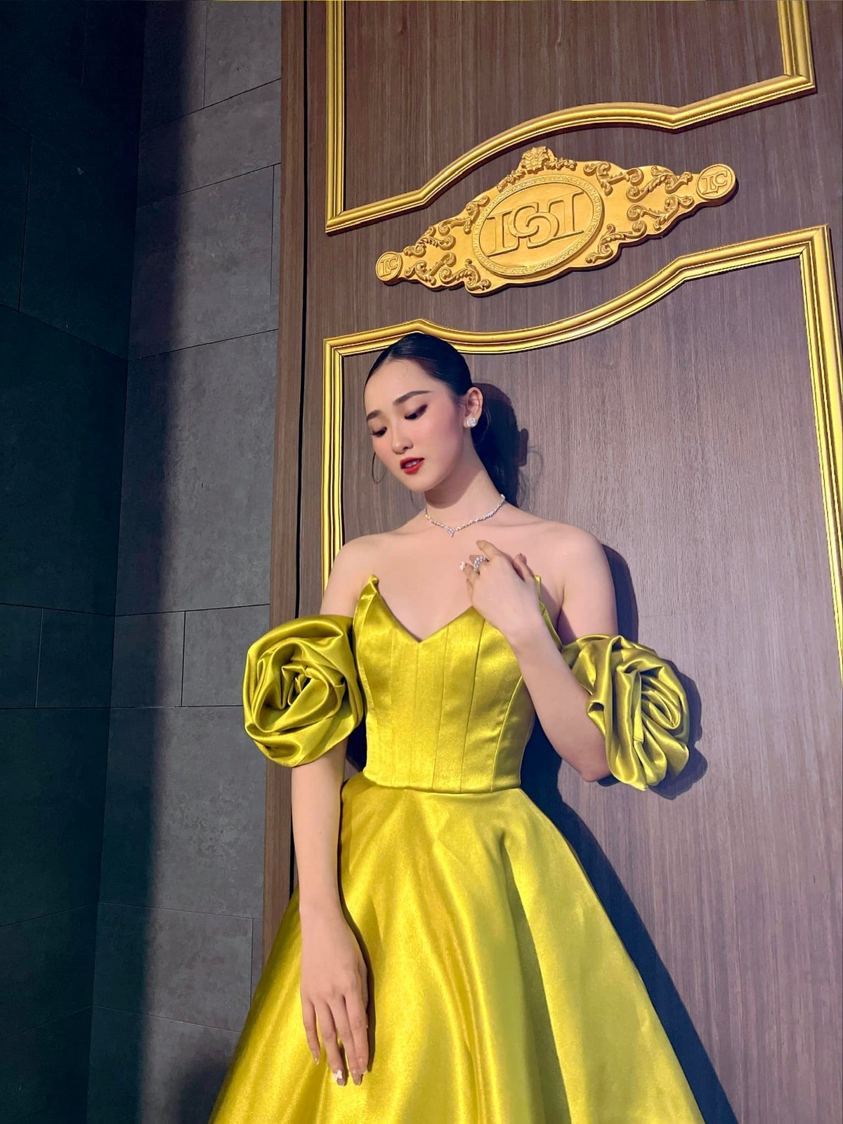 Trên trang cá nhân, cô thường xuyên chia sẻ nhiều hình ảnh đời thường xinh đẹp.