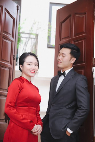 Thế nhưng mới đây, trong dịp đầu năm mới, vợ Lương Xuân Trường đã được ông xã cho lên sóng trên trang cá nhân của anh, hình ảnh ngay lập tức gây chú ý với vòng 2 to bất thường.