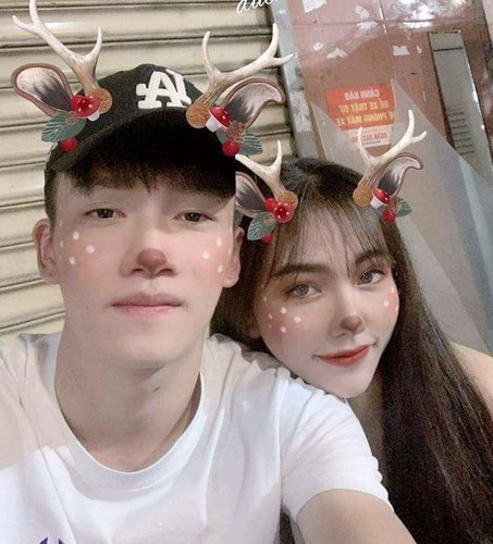 Hoàng Đức sinh năm 1998, hiện đang thi đấu cho Viettel. Bạn gái anh là Nguyễn Gia Hân, hơn Hoàng Đức 1 tuổi.