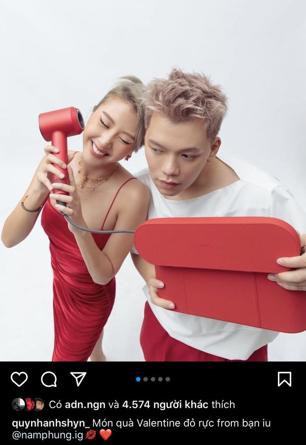 Quỳnh Anh Shyn và Nam Phùng thoải mái công khai chuyện quà cáp trong dịp đặc biệt.