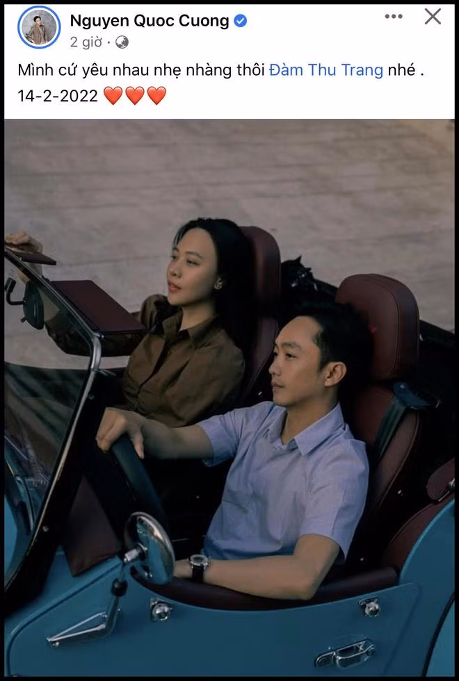 Vợ chồng Cường Đô La - Đàm Thu Trang rủ nhau đăng ảnh tình bể bình với caption có nội dung na ná nhau. Không biết Valentine năm nay nhà đại gia phố núi có món quà chơi trội nào không?