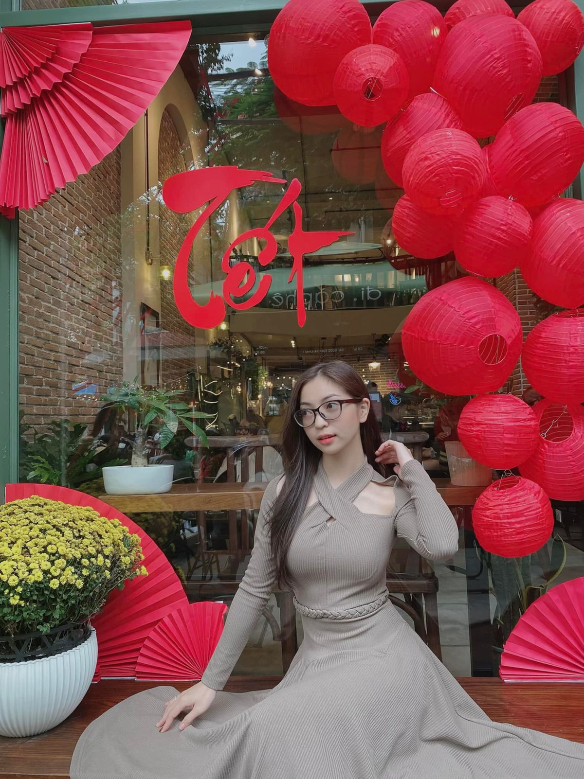 Nếu để ý trên trang cá nhân gần đây, Nhật Lê ít đăng hình bản thân trên mạng xã hội. Bức ảnh chia sẻ gần nhất trên Instagram, cô xuất hiện với vóc dáng cũng khá đáng ngờ.