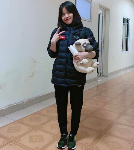 Trên trang cá nhân của mình, ngoài hình ảnh tập luyện, thi đấu, Hoàng Quỳnh chăm chỉ đăng tải những bức ảnh về gia đình, cuộc sống xung quanh cô và nhận về vô vàn lời động viên từ NHM.