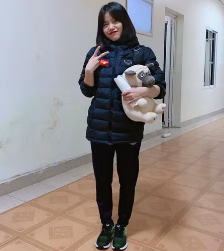 Trên trang cá nhân của mình, ngoài hình ảnh tập luyện, thi đấu, Hoàng Quỳnh chăm chỉ đăng tải những bức ảnh về gia đình, cuộc sống xung quanh cô và nhận về vô vàn lời động viên từ NHM.