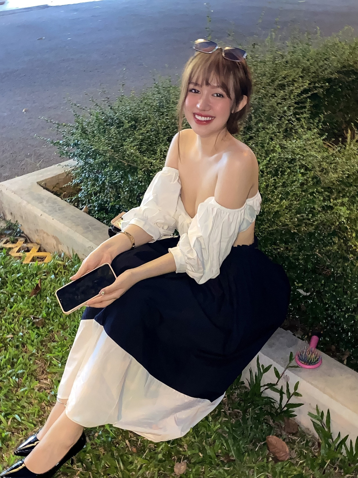 Nhờ nhan sắc “thăng hạng”, hot girl 9x Trúc Quỳnh được mời làm mẫu ảnh quảng cáo cho nhiều nhãn hàng.