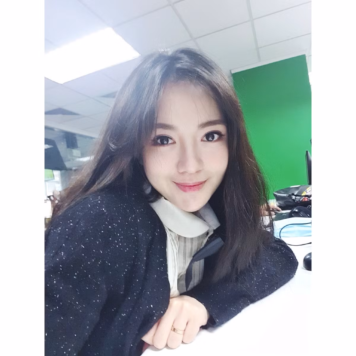 Trong số những hot girl nổi tiếng thời đó, Tú Linh là cái tên sớm yên bề gia thất. Sau khi có một đám cưới hoành tráng, cô nàng còn liên tiếp hạ sinh cho ông xã 2 em bé xinh xắn chỉ trong 2 năm.