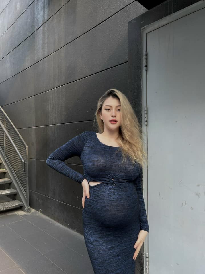 Thời gian qua, bạn thân Xoài Non - hot girl Sunna (tên thật là Trần Nhật Anh) khiến người hâm mộ một phen bất ngờ khi công khai chuyện mang bầu.