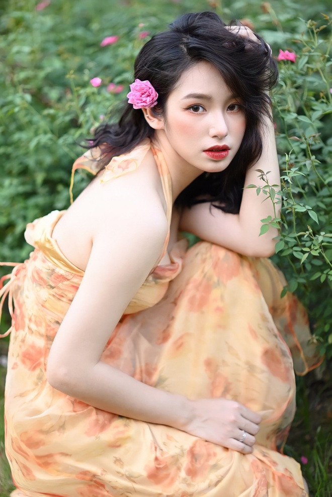 Phong cách nữ tính, nhẹ nhàng nhưng vẫn thanh lịch trở thành "điểm cộng" cho nàng thiếu nữ Hà thành.