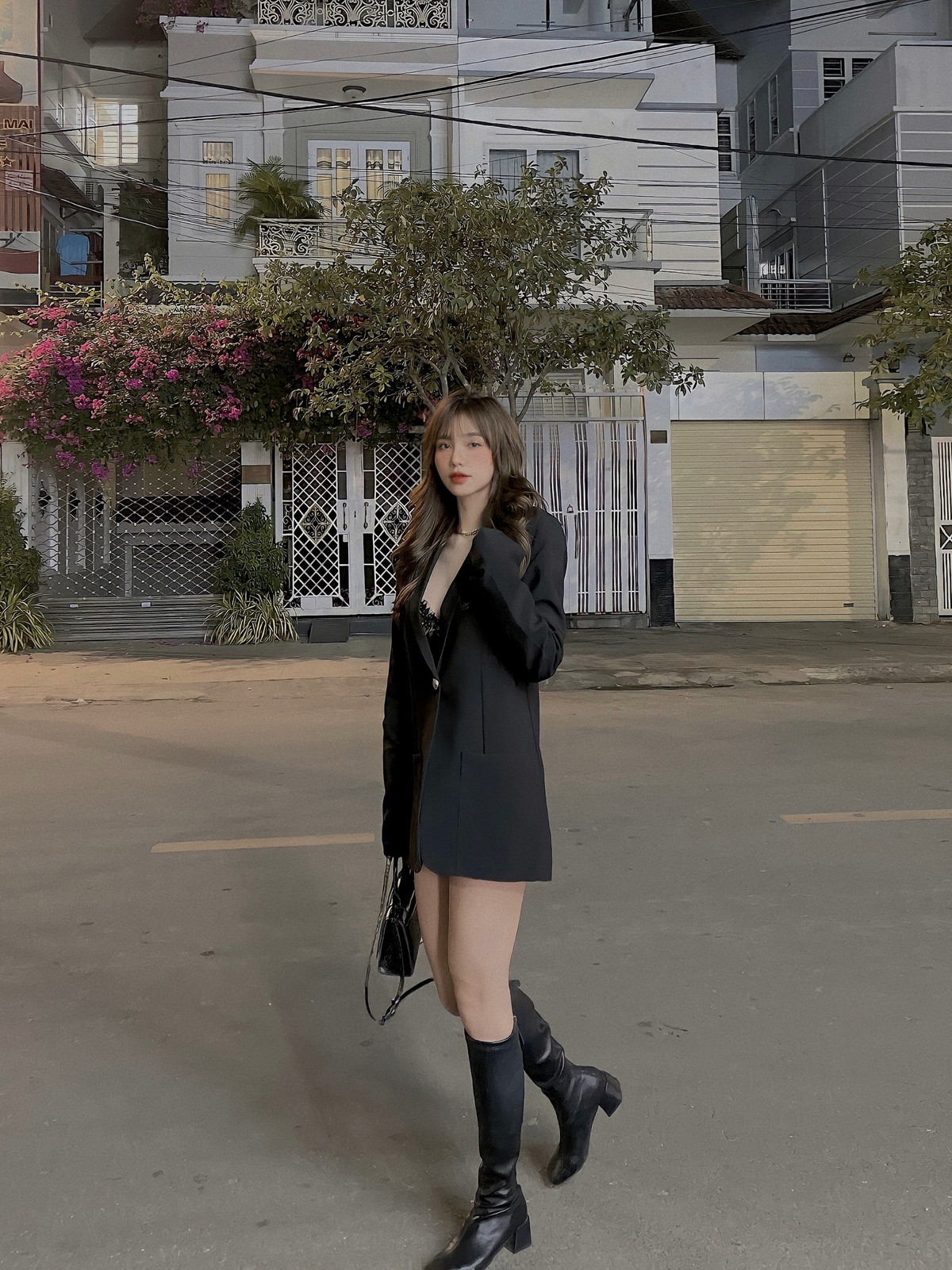 Gia Hân sinh năm 1997, hơn Hoàng Đức 1 tuổi. Cách đây không lâu, tại Lễ trao giải Quả bóng Vàng 2021, nàng WAG này cũng giật spotlight vì vẻ ngoài xinh xắn, ưa nhìn bất chấp cam thường.