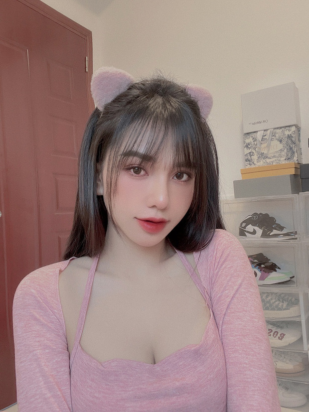 Kèm theo hình ảnh, Gia Hân viết thêm: "Có ước mơ. Có cố gắng. Cảm ơn bản thân". Dòng chia sẻ của cô như khẳng định tài sản này hoàn toàn là nhờ những nỗ lực của cô, không dựa dẫm vào ai.