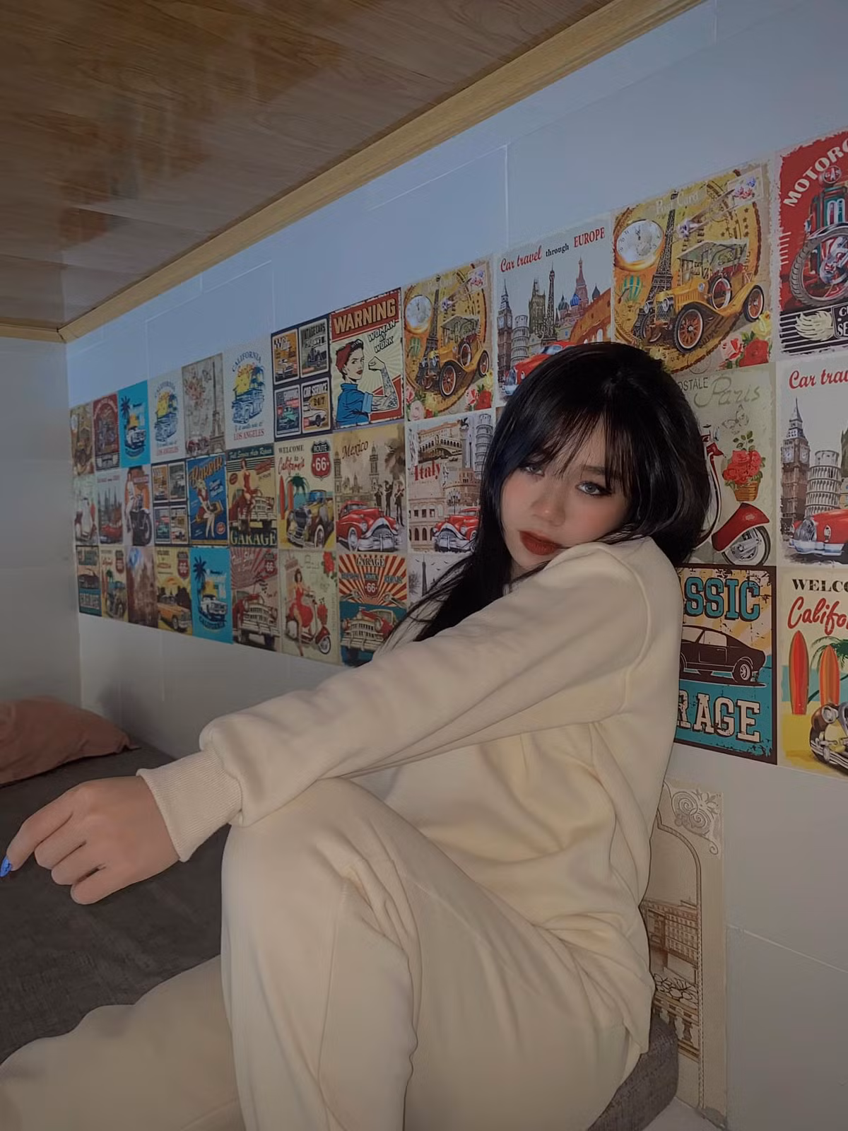 Ở phần bình luận phía dưới clip của Poppy, netizen đã bày tỏ không ít sự thất vọng sau khi xem clip hậu trường từ "team qua đường".