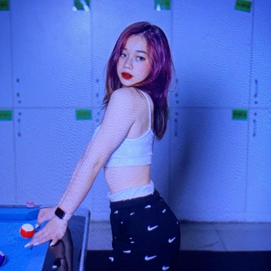 Được biết, Poppy nổi tiếng nhờ những đoạn clip với khả năng nhảy xịn xò cùng body nóng bỏng, vòng 2 eo ót và đôi chân dài miên man. Ngoài hơn 16 triệu lượt thả tim, tài khoản TikTok của cô nàng còn có vô số lời khen ngợi và trầm trồ.