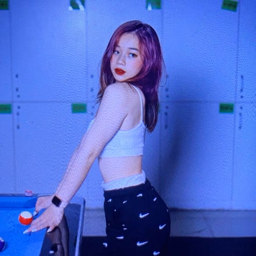 Được biết, Poppy nổi tiếng nhờ những đoạn clip với khả năng nhảy xịn xò cùng body nóng bỏng, vòng 2 eo ót và đôi chân dài miên man. Ngoài hơn 16 triệu lượt thả tim, tài khoản TikTok của cô nàng còn có vô số lời khen ngợi và trầm trồ.