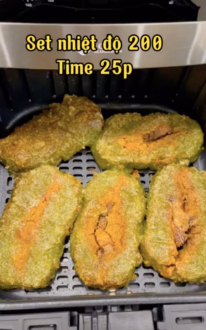 Thành phẩm bánh nếu điều chỉnh nhiệt độ như công thức phía trên, cùng với việc phết nước, bánh sẽ giòn bên ngoài và mềm bên trong.