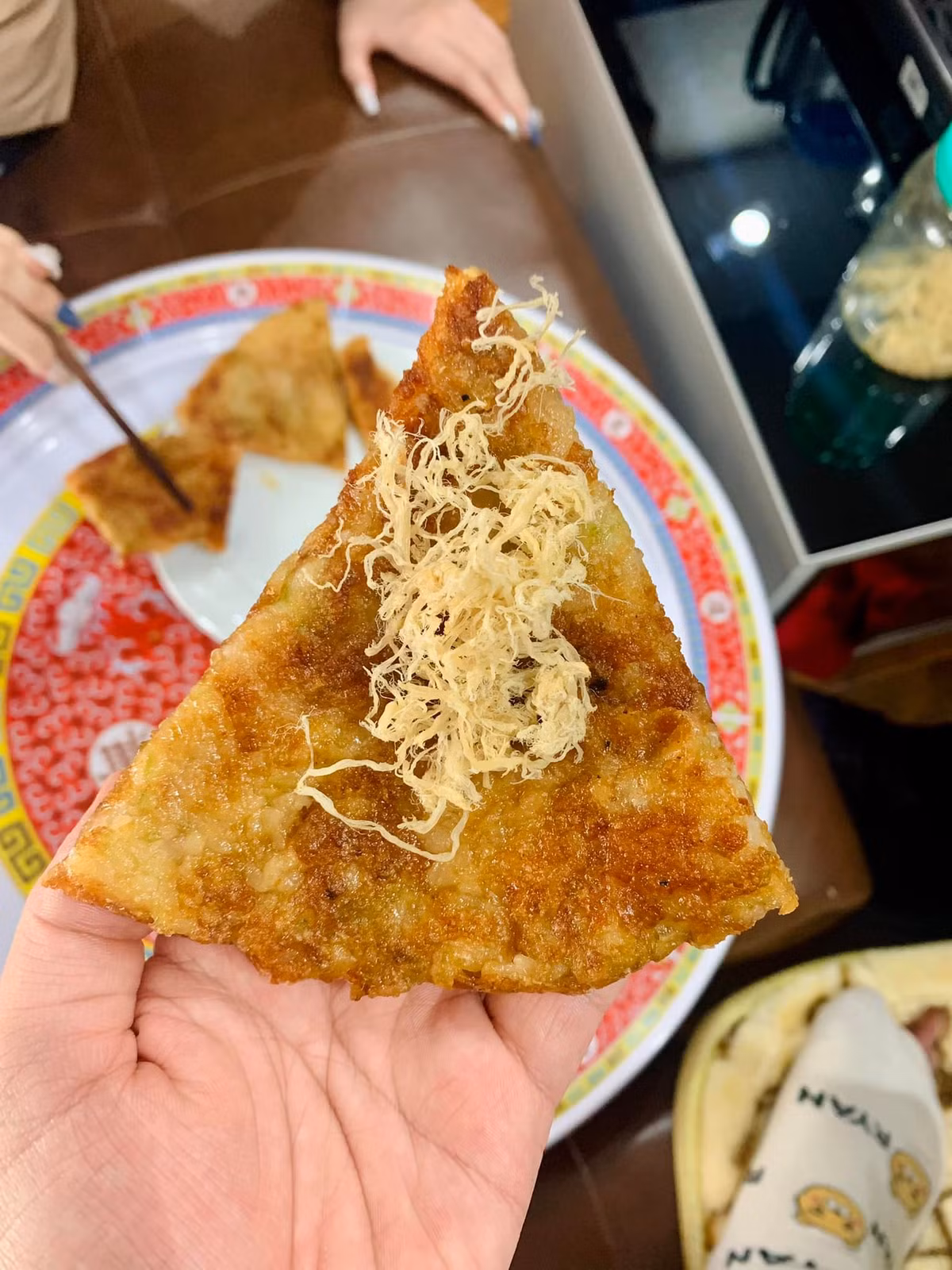 Nhiều người đã thử sức với món bánh chưng rán nước lọc sau mỗi dịp Tết. Ảnh: Tổng hợp