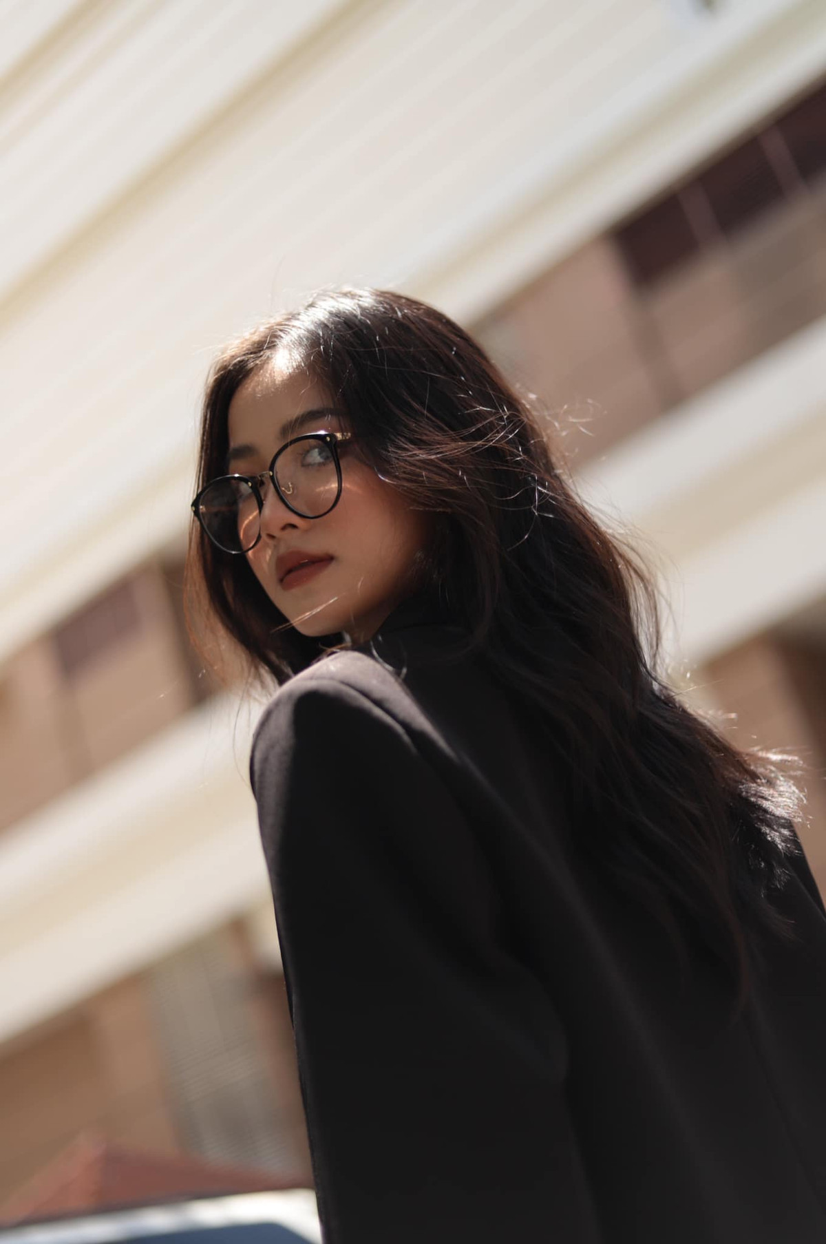 Được biết, cô nàng từng vào vai nữ chính trong MV "Tay đan xen tay" hồi tháng 5 vừa qua.