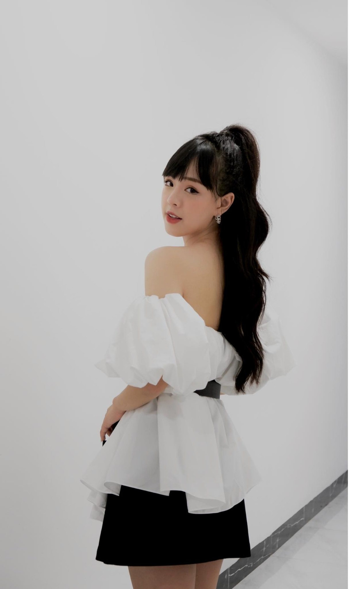 Hiện nay, cô nàng khá bận rộn với công việc MC tại 500Bros và VTV.