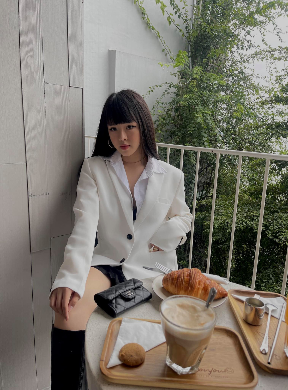 Khi có thời gian rảnh, Thảo Trang thường livestream chơi PUBG Mobile và một số tựa game bắn súng khác để giao lưu cùng người hâm mộ.