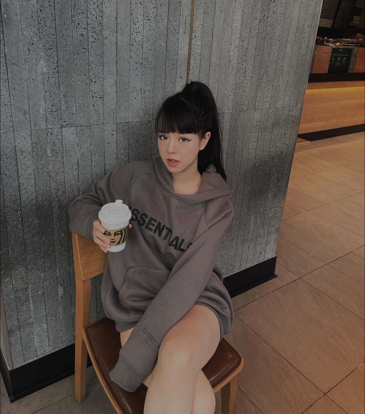 Trước đây, cô nàng đã có kinh nghiệm 3 năm làm MC trong các chương trình thể thao hay sự kiện trong trường Đại học.