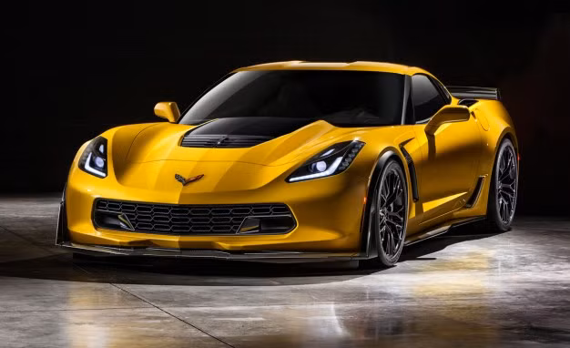 Theo cam kết hội nhập giữa các quốc gia ASEAN, hàng rào thuế quan sẽ xóa bỏ hoàn toàn thuế suất thuế nhập khẩu đối với 669 dòng thuế kể từ ngày 1/1/2018. Một trong số những mặt hàng được người tiêu dùng trông đợi nhất là ô tô. Nếu năm 2017, thuế nhập khẩu đối với mặt hàng ô tô trong khối ASEAN là 30% thì sang năm 2018 sẽ về mức 0%. Riêng dòng xe bán tải, thuế nhập khẩu là 15% trong năm 2017 và cũng giảm về 0% từ năm 2018.