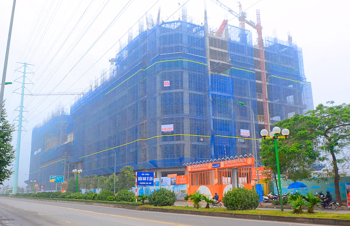 Tổ hợp công trình thương mại, dịch vụ và căn hộ Roman Plaza của Hải Phát nằm trên đường Tố Hữu (Lê Văn Lương kéo dài - phường Đại Mỗ, quận Nam Từ Liêm, Hà Nội) có tổng diện tích đất 35.889 m2, quy mô 25 tầng cao và 3 tầng hầm.