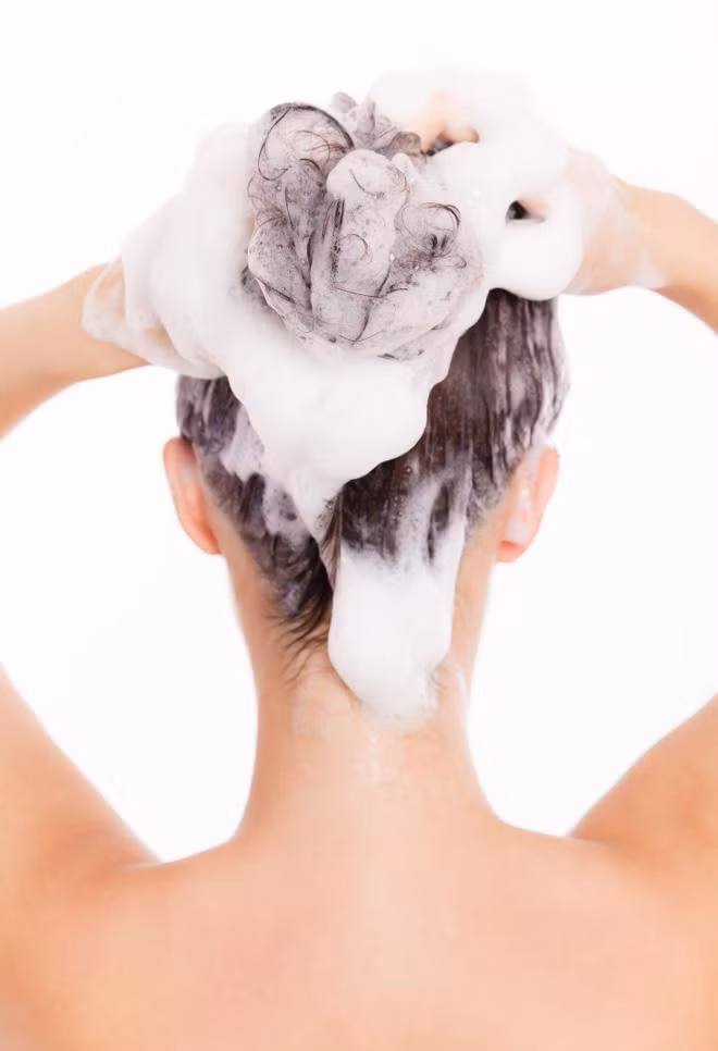 Mái tóc và da đầu cũng cần sự chăm sóc dịu nhẹ (ảnh minh họa)