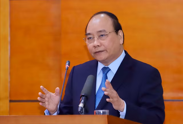 Thủ tướng Nguyễn Xuân Phúc dẫn chứng khi lên Sa Pa (Lào Cai) dịp rét đậm, rét hại đến mức trâu bò chết, vào trong nhà dân tháy tài sản trong nhà không quá 500.000 đồng, và lưu ý phải thấy nỗi đau đau đáu đó để tập trung nguồn lực cho nông thôn - Ảnh: NGUYỄN KHÁNH