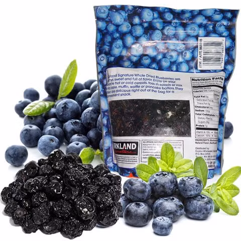  5. Việt quất sấy khô của Mỹ Việt quất sấy khô của Mỹ có độ mềm - dẻo và ngọt tự nhiên giống như ăn chính trái cây tươi có giá từ 600.000 - 750.000 đồng/kg. Ảnh: Tạp hóa xách tay.