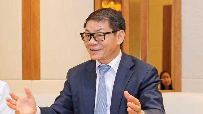 “Vua ca” Hung Vuong: Ong Tran Ba Duong ban, Nguyen Phuc Thinh mua... van THACO?