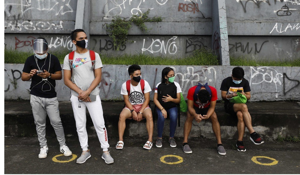 Nu tiep vien hang khong that nghiep di ban hang online-Hinh-2