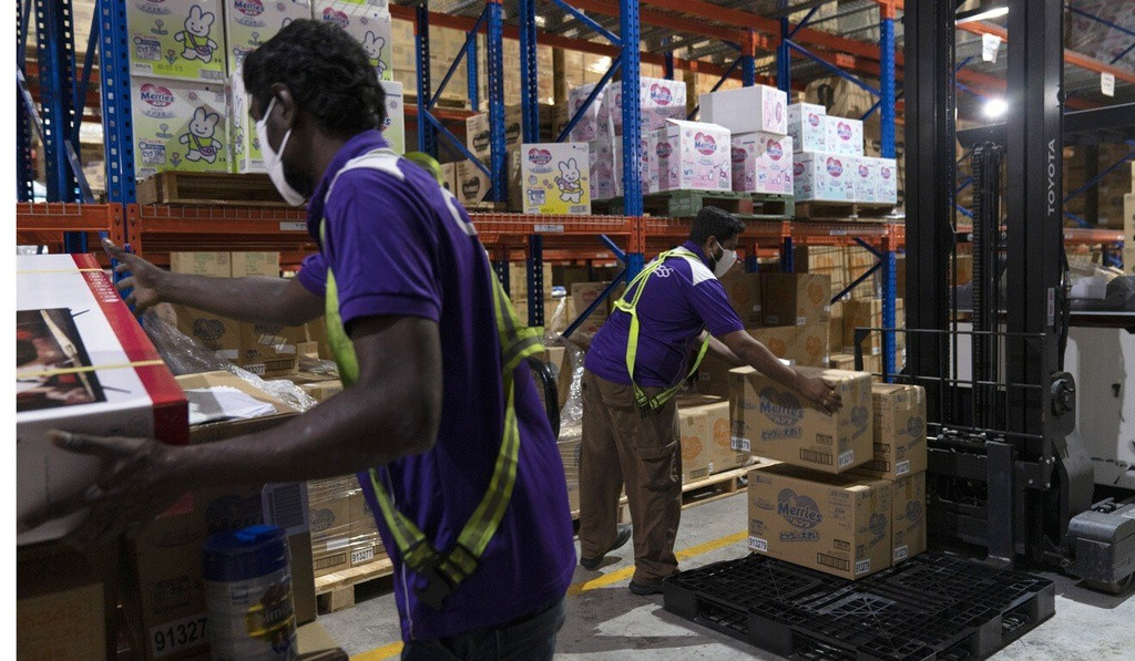 Nu tiep vien hang khong that nghiep di ban hang online-Hinh-3