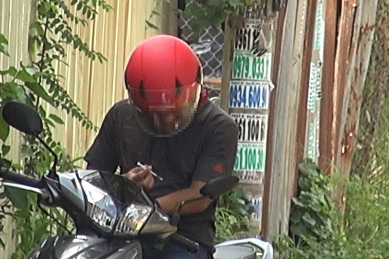 TP.HCM: Ngang nhien tiem ma tuy o chon dong nguoi-Hinh-3