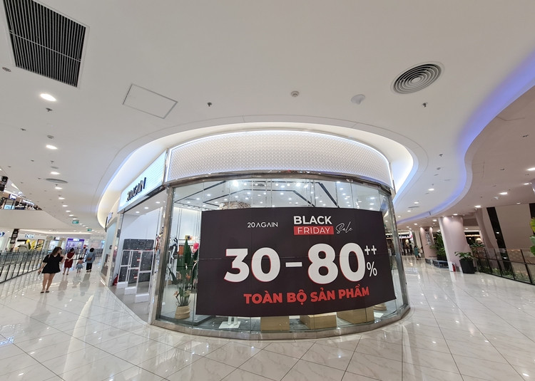 Hàng loạt chương trình khuyến mãi rầm rộ được quảng cáo.