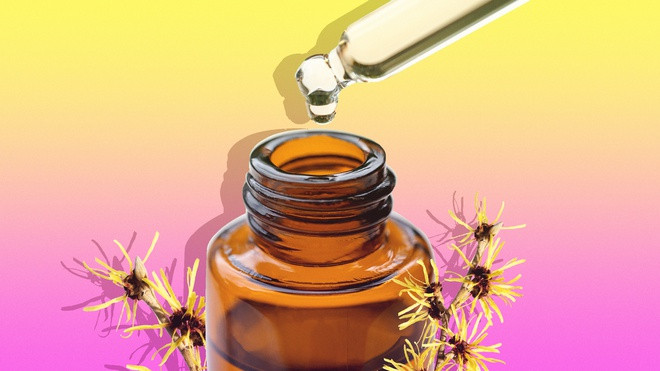  Làm se da bằng nước cây phỉ: Nước chiết xuất từ vỏ, lá cây phỉ là chất chống viêm tự nhiên. Nó được sử dụng trong các công thức tự làm se da ở nhà. Tuy vậy, nước cây phỉ thường được chưng cất bằng cồn hoặc dùng cồn làm chất bảo quản. Cồn khiến da bị khô, bong tróc. Bên cạnh đó, hương thơm trong nước cây phỉ đến từ eugenol - một chất gây kích ứng mạnh. Ảnh: SheKnows.